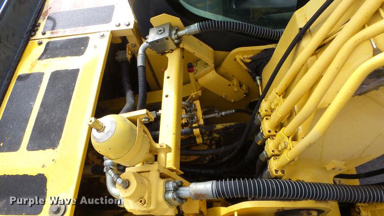 image for item AM9098 2003 Komatsu PC200LC-7L excavator