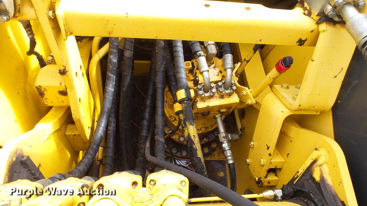 image for item AM9098 2003 Komatsu PC200LC-7L excavator
