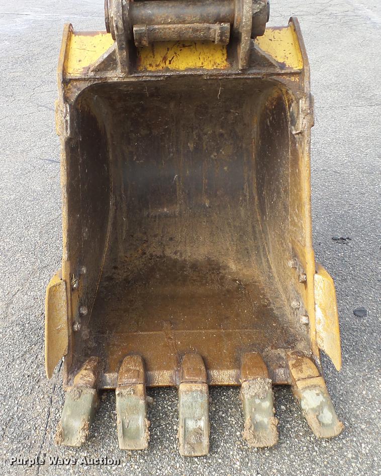image for item AM9098 2003 Komatsu PC200LC-7L excavator