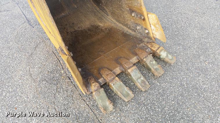 image for item AM9098 2003 Komatsu PC200LC-7L excavator