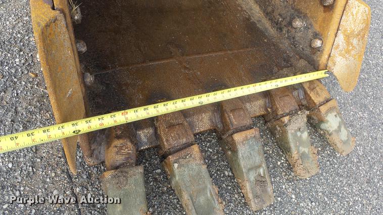 image for item AM9098 2003 Komatsu PC200LC-7L excavator