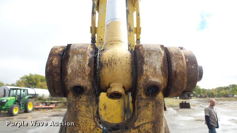 image for item AM9098 2003 Komatsu PC200LC-7L excavator