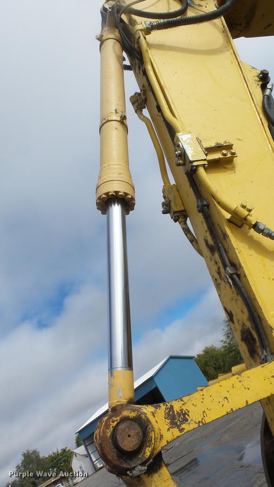 image for item AM9098 2003 Komatsu PC200LC-7L excavator