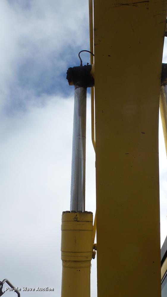 image for item AM9098 2003 Komatsu PC200LC-7L excavator