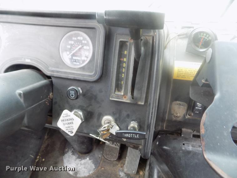 image for item DB9070 1995 Thomas Built Saf-T-Liner MVP EF school bus