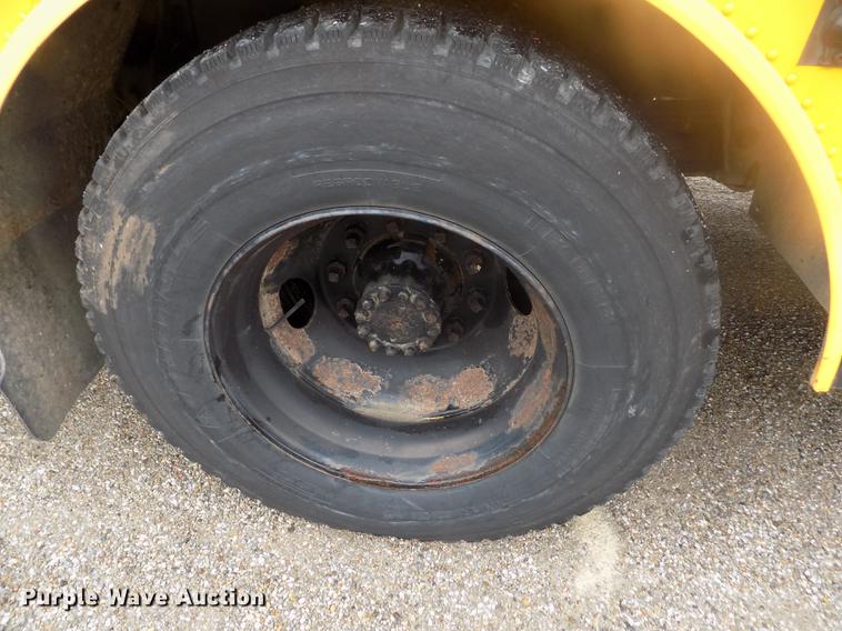 image for item DB9070 1995 Thomas Built Saf-T-Liner MVP EF school bus