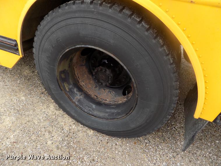 image for item DB9070 1995 Thomas Built Saf-T-Liner MVP EF school bus