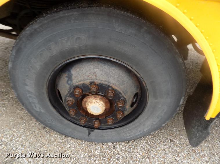 image for item DB9070 1995 Thomas Built Saf-T-Liner MVP EF school bus