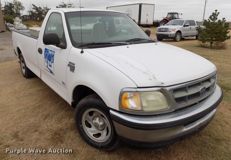 image for item DB9075 1998 Ford F150 XL pickup truck