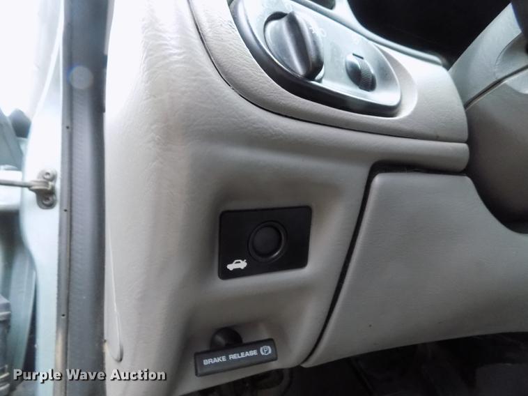 image for item DB9098 2005 Ford Taurus SEL