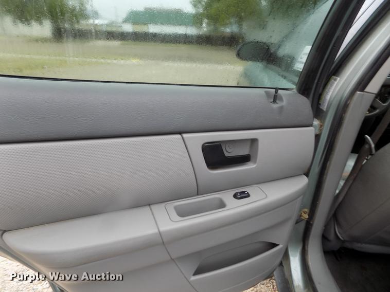 image for item DB9098 2005 Ford Taurus SEL