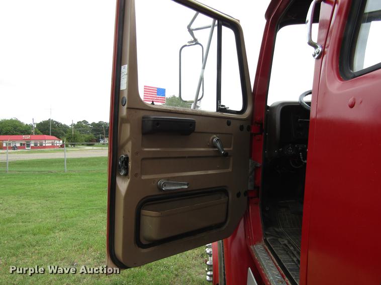 image for item DC0073 1984 International S1900 fire truck