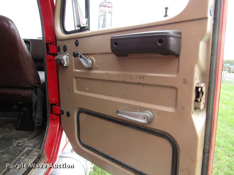 image for item DC0073 1984 International S1900 fire truck