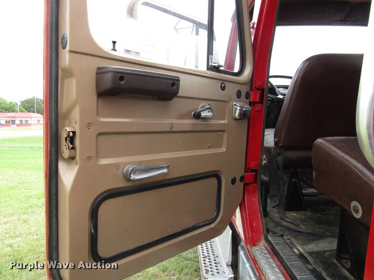 image for item DC0073 1984 International S1900 fire truck