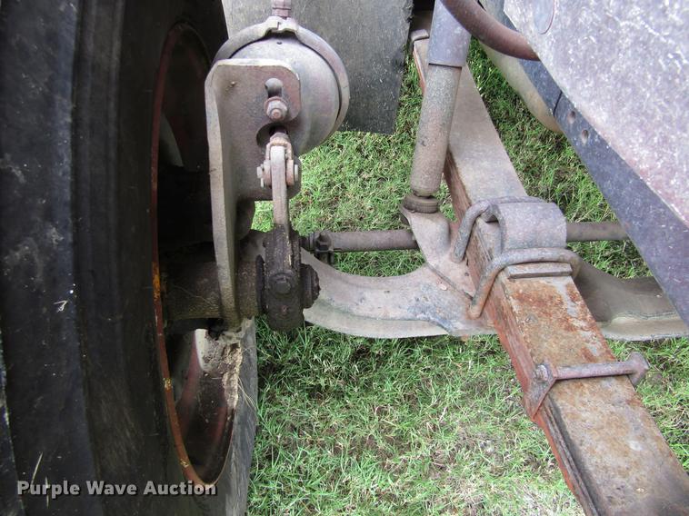 image for item DC0073 1984 International S1900 fire truck