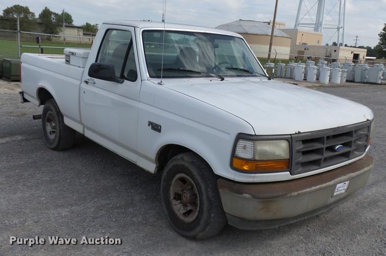 image for item DD2487 1994 Ford F150 pickup truck