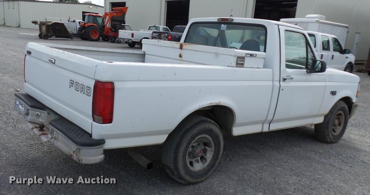 image for item DD2487 1994 Ford F150 pickup truck