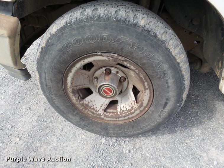 image for item DD2487 1994 Ford F150 pickup truck