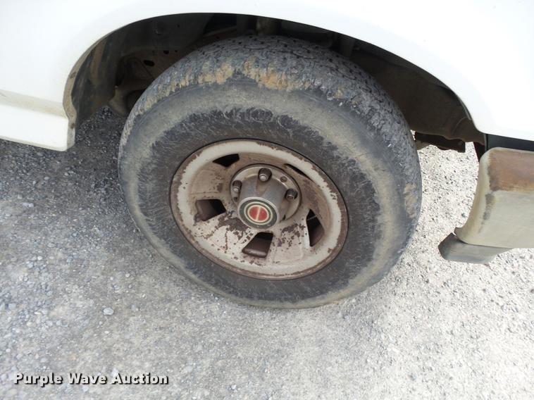 image for item DD2487 1994 Ford F150 pickup truck