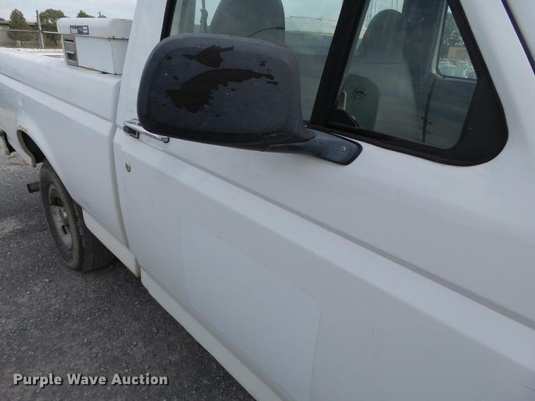 image for item DD2487 1994 Ford F150 pickup truck