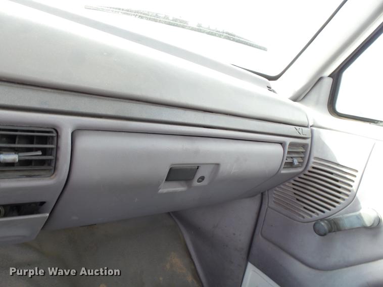 image for item DD2487 1994 Ford F150 pickup truck