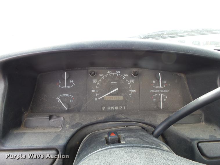 image for item DD2487 1994 Ford F150 pickup truck