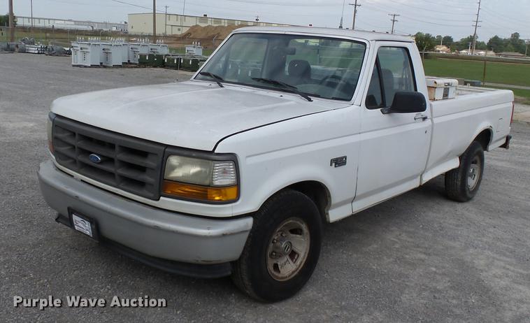 image for item DD2489 1995 Ford F150 pickup truck