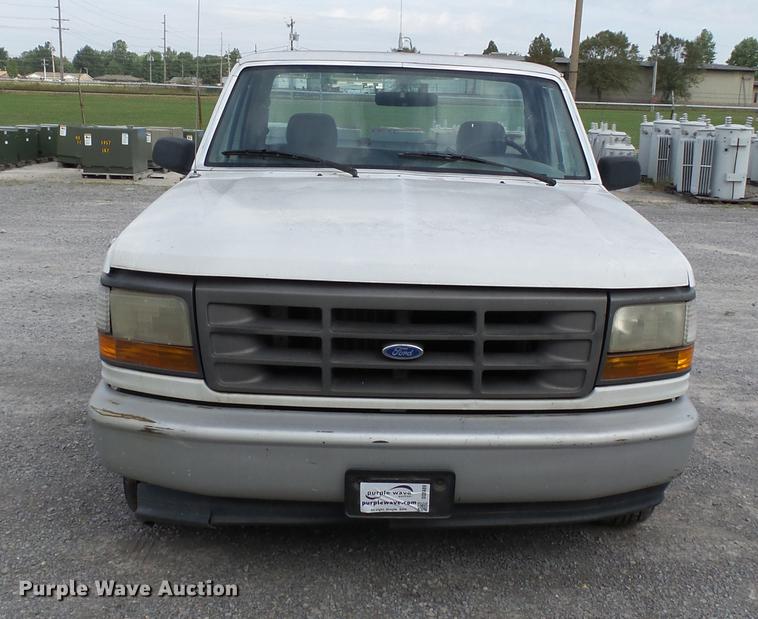 image for item DD2489 1995 Ford F150 pickup truck