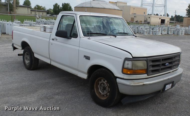 image for item DD2489 1995 Ford F150 pickup truck
