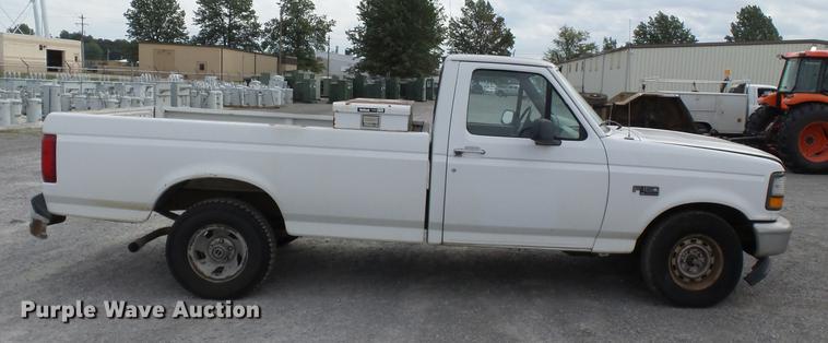 image for item DD2489 1995 Ford F150 pickup truck