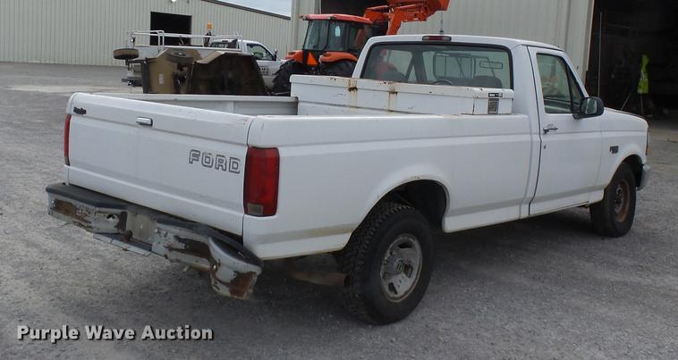 image for item DD2489 1995 Ford F150 pickup truck