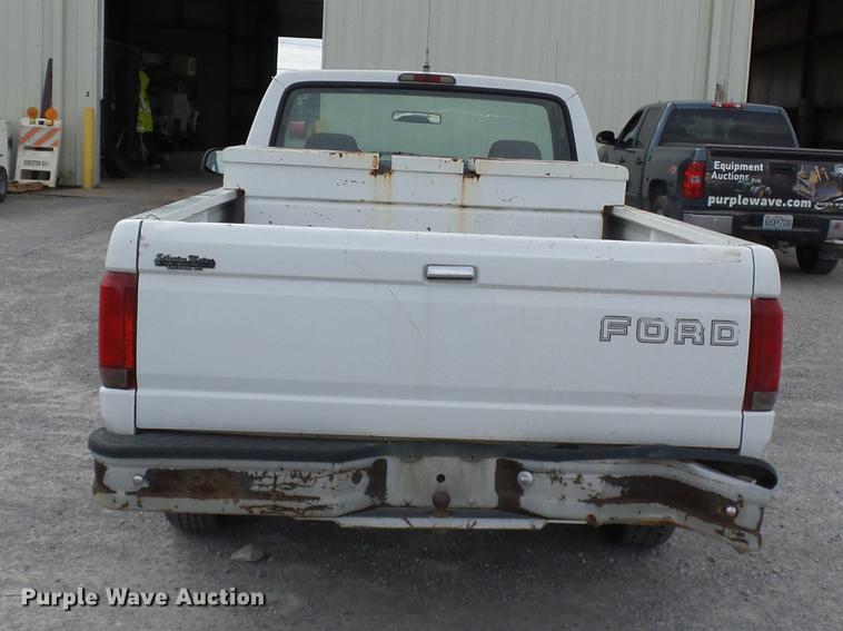 image for item DD2489 1995 Ford F150 pickup truck
