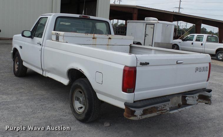 image for item DD2489 1995 Ford F150 pickup truck