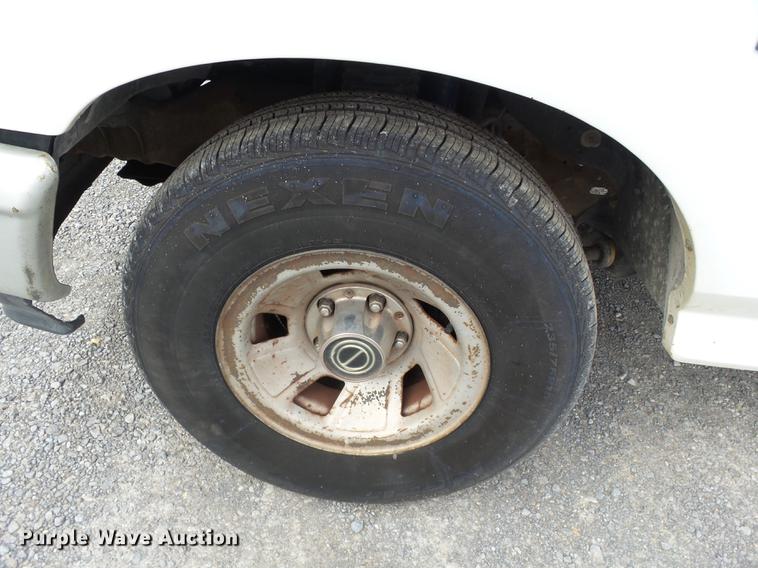 image for item DD2489 1995 Ford F150 pickup truck