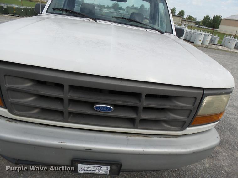 image for item DD2489 1995 Ford F150 pickup truck