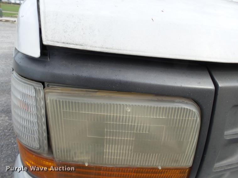 image for item DD2489 1995 Ford F150 pickup truck