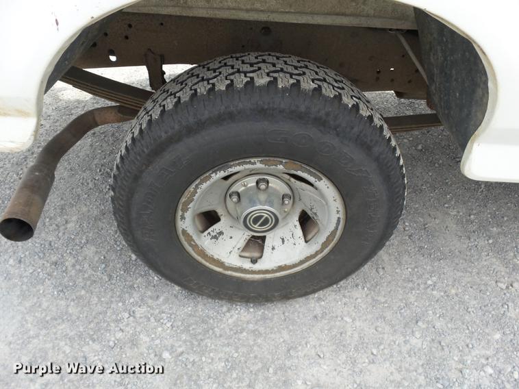 image for item DD2489 1995 Ford F150 pickup truck