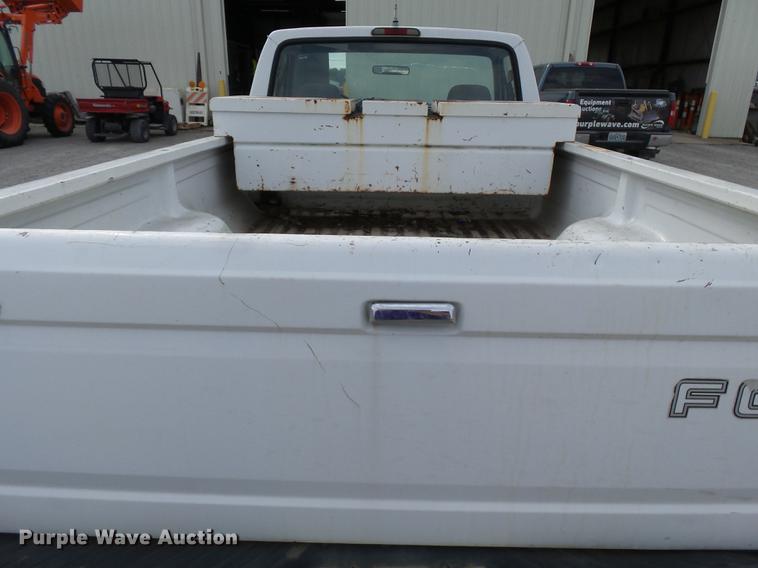 image for item DD2489 1995 Ford F150 pickup truck