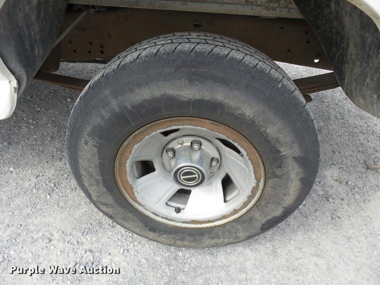 image for item DD2489 1995 Ford F150 pickup truck