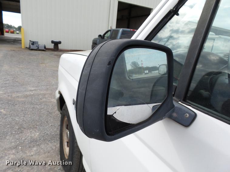 image for item DD2489 1995 Ford F150 pickup truck
