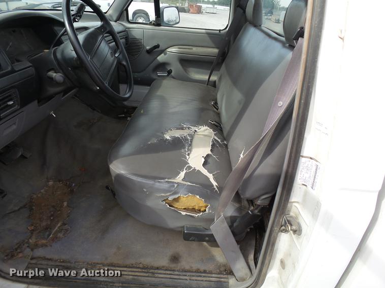 image for item DD2489 1995 Ford F150 pickup truck