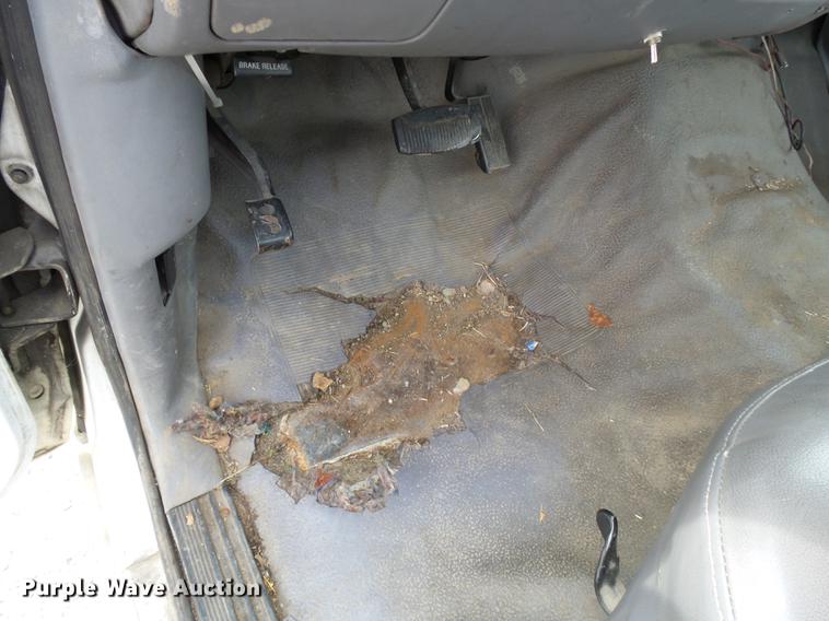 image for item DD2489 1995 Ford F150 pickup truck