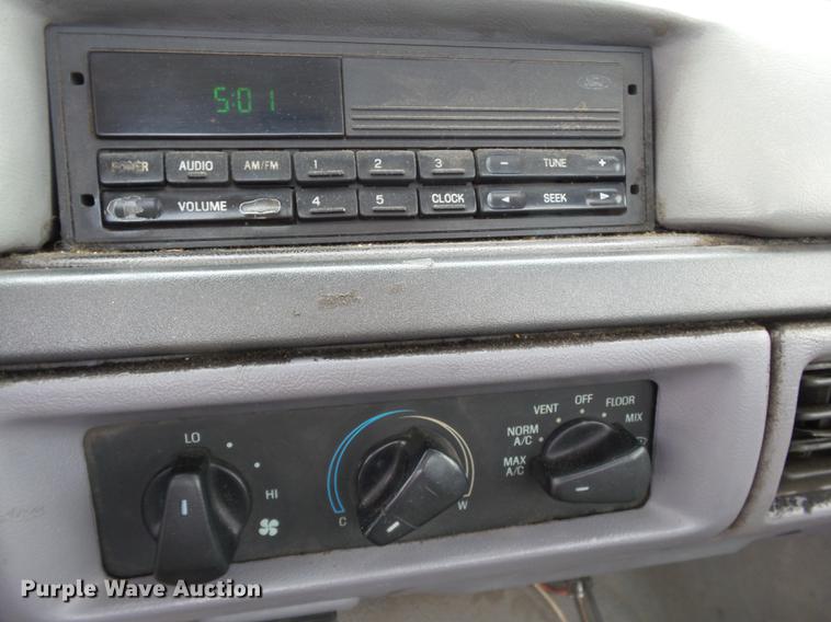 image for item DD2489 1995 Ford F150 pickup truck