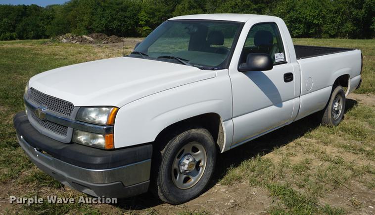 image for item DD6549 2004 Chevrolet Silverado 1500 pickup truck