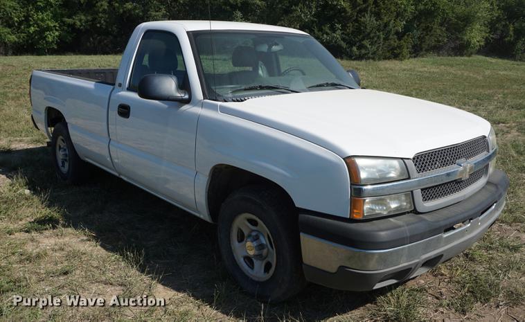 image for item DD6549 2004 Chevrolet Silverado 1500 pickup truck