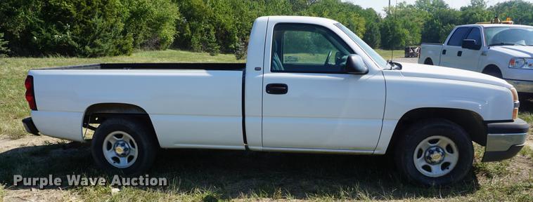 image for item DD6549 2004 Chevrolet Silverado 1500 pickup truck