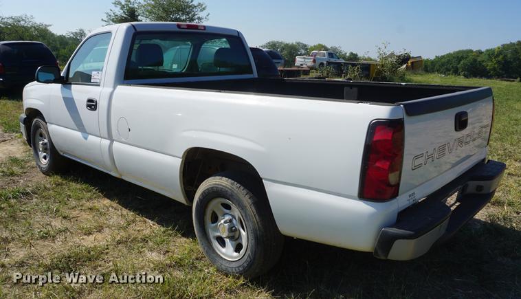 image for item DD6549 2004 Chevrolet Silverado 1500 pickup truck