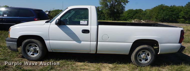 image for item DD6549 2004 Chevrolet Silverado 1500 pickup truck