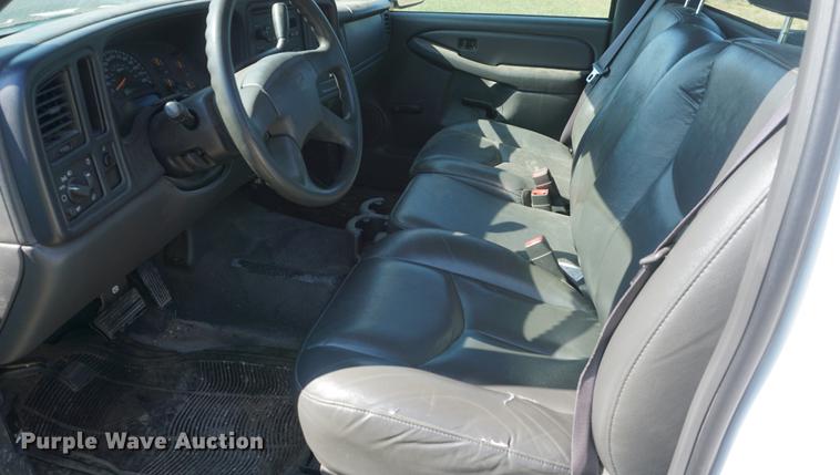 image for item DD6549 2004 Chevrolet Silverado 1500 pickup truck