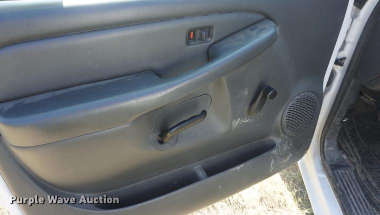 image for item DD6549 2004 Chevrolet Silverado 1500 pickup truck